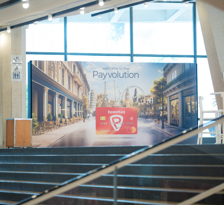 Roei-Shor-Photography--Passportcard-F-23